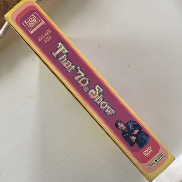 That 70’s Show Season One - 4 Disc DVD Set - 25 Episodes - Picture 7 of 13